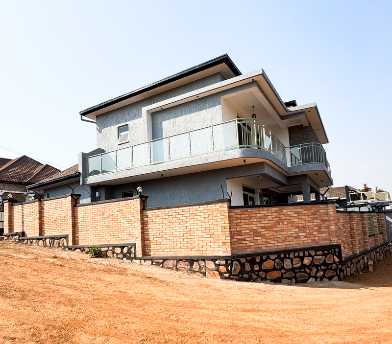 Decent house for Sale nearby Lake in Kanombe (4 Bath and 5 Bedrooms)