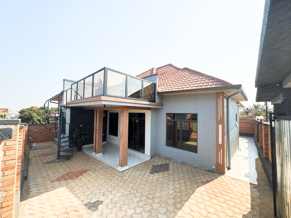 New House For Sale 4 Bed rooms and 3 Bath rooms (Kanombe)