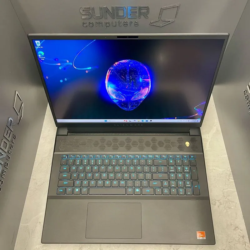 AlienWare M18 Gaming LapTop  Ryzen 9, Graphic card 4060 HX CPU (32GB RAM 1TB)