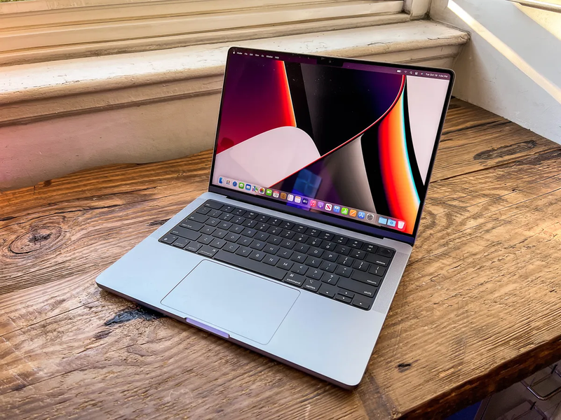 Apple MacBook Pro (2021) 14-inch M1 Pro 14‑Core GPU 16GB RAM (512GB SSD) Laptop ipad
