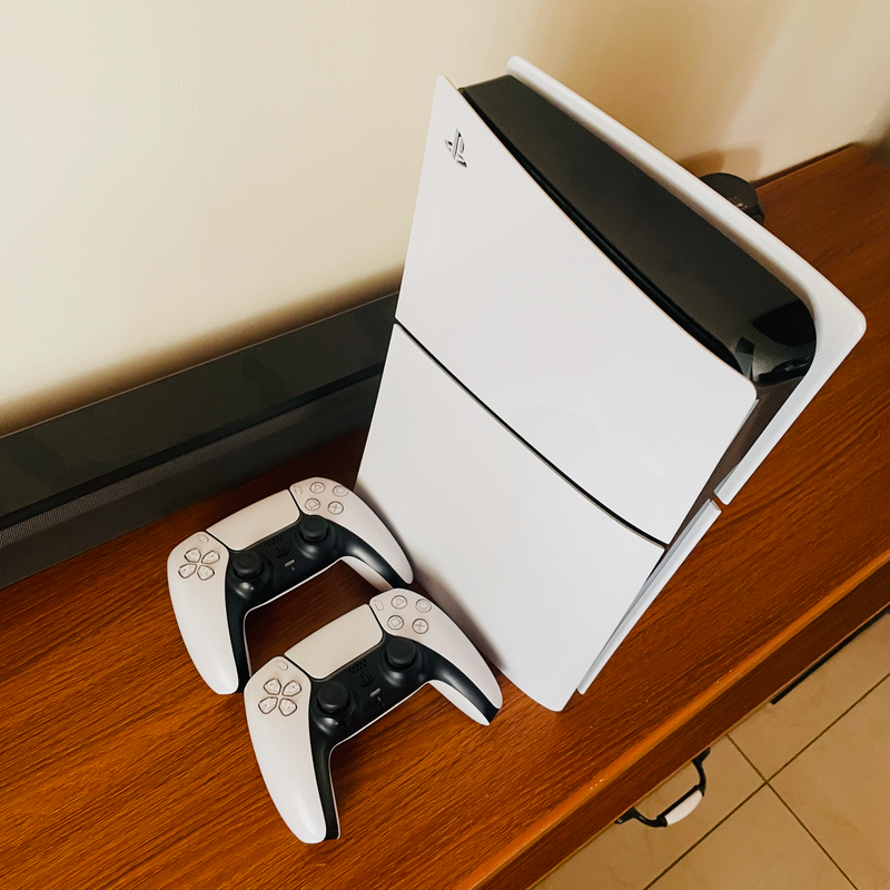 Ps5 Slim plus 7 free Games installed (500GB) toy games