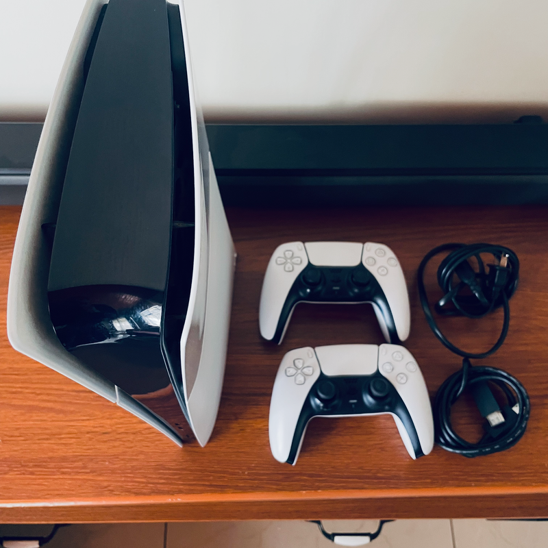 Ps5 Slim plus 7 free Games installed (500GB) toy games