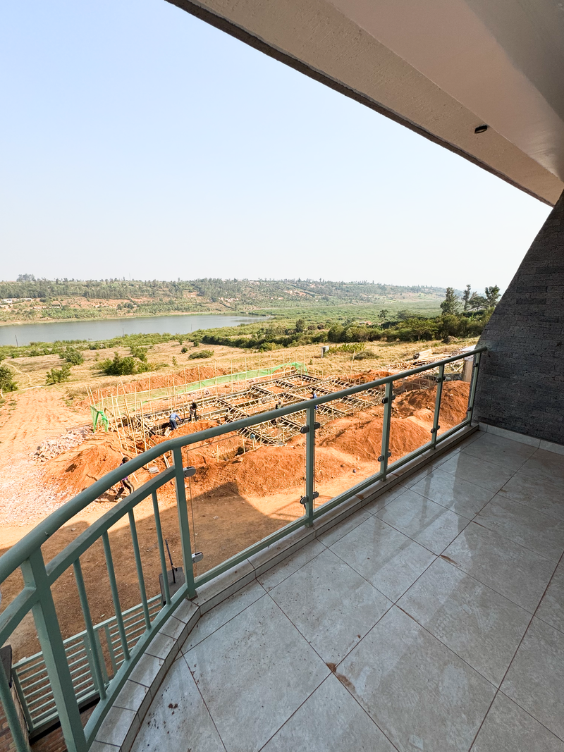 Decent house for Sale nearby Lake in Kanombe (4 Bath and 5 Bedrooms)