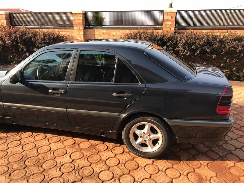 Used Mercedes Benz C200 (1998) - TelaDroid 